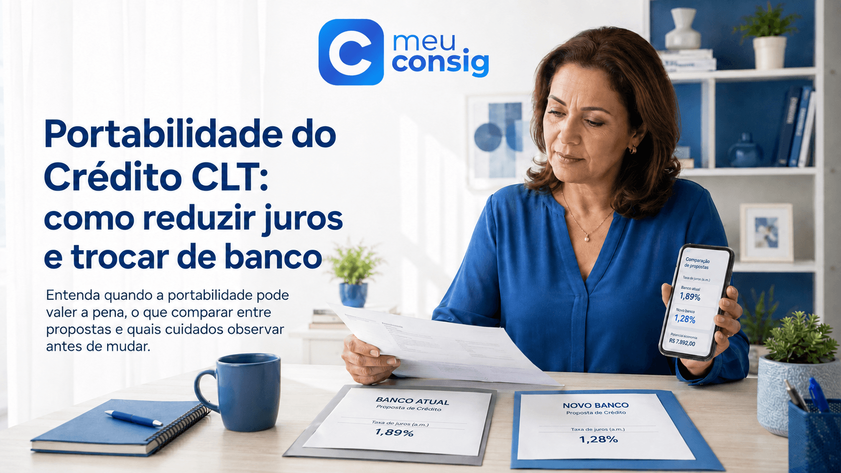 Trabalhador comparando bancos para fazer a portabilidade do Crédito CLT e reduzir juros